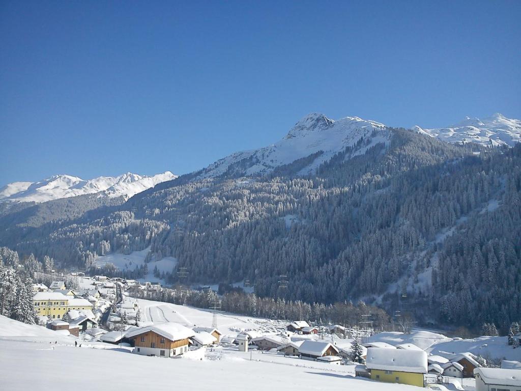 Haus Adrian Daire Wald am Arlberg Dış mekan fotoğraf